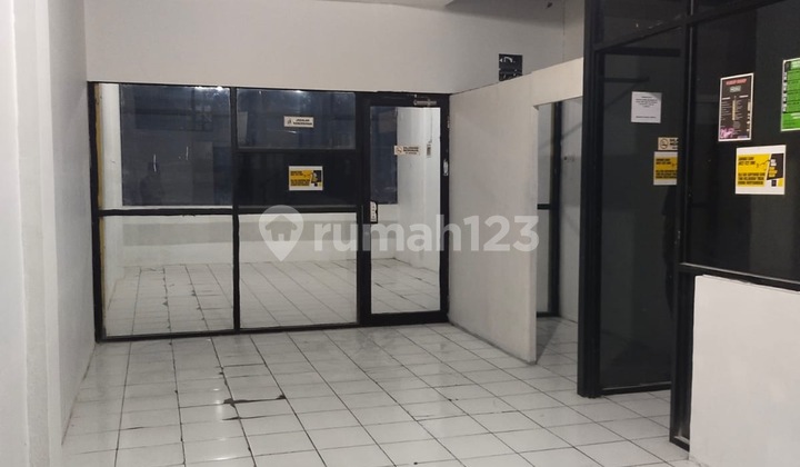 3-Storey Shophouse Near Shopping Center, Suitable for Business on Pemuda Kranji Main Road, North Bekasi 2