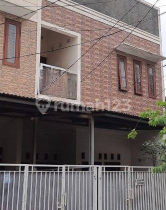 Rumah 2,5 lantai rapih, bagus di Matraman, Jakarta Timur hj060624  1