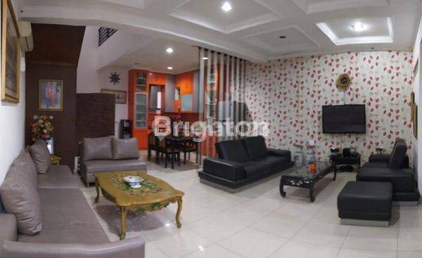 RUMAH CANTIK ARTISTIK, 3 LANTAI DI KAYU PUTIH, JAKARTA TIMUR, SIAP HUNI  [R 835 J]   HNS200724 1