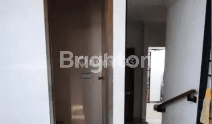 RUMAH 3 LANTAI KELAPA LILIN, KELAPA GADING SEMI FURNISHED, SHM 2