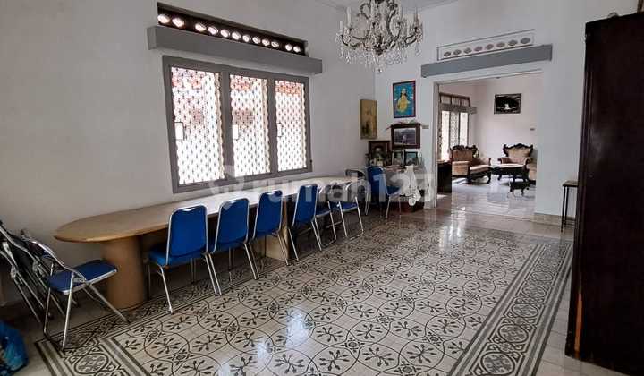 Rumah Mewah Klasik Di Menteng Lokasi Premium, Hunian Luas Nan Asri