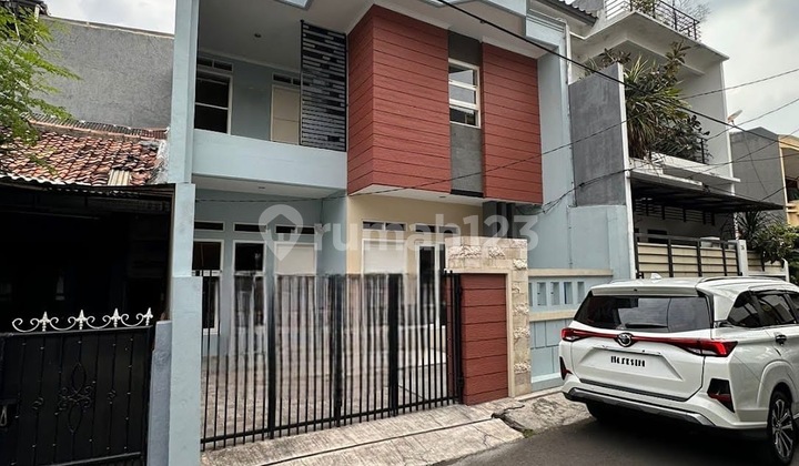 Rumah Bagus 2 Lantai Semi Furnished SHM di Kayu Putih, Jakarta Timur