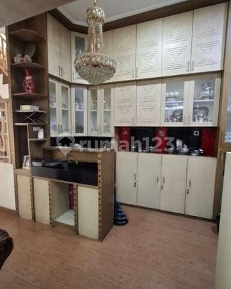 Rumah Bagus Semi Furnished Siap Huni 2,5 Lantai Hook Jalan Mangga Besar 2