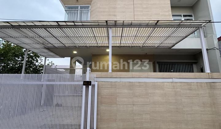 Rumah 3 Lantai Hook di Kelapa Gading Bcs, Jakarta Utara