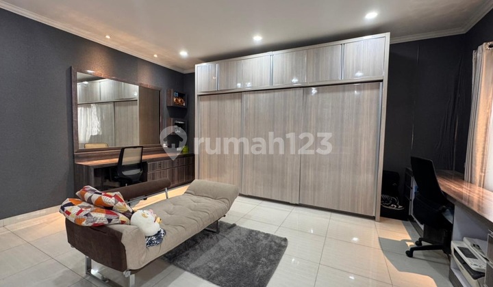 Rumah 3,5 Lantai + Rooftop Dekat Pusat Kota Lokasi Strategis di Bandengan Selatan, Jakarta Utara 2
