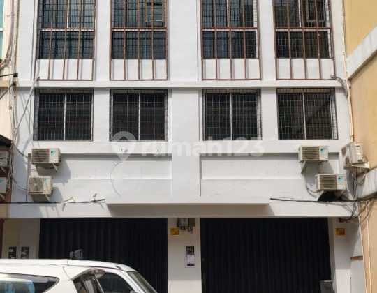 Riuko Gandeng 4 Lantai di Komplek Ruko Cempaka Mas, Jakarta Pusat