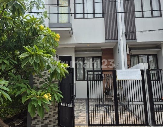 2-Storey House Ready to Occupied in Imperial Gading Pelindo 2, Sukapura Cilincing, North Jakarta