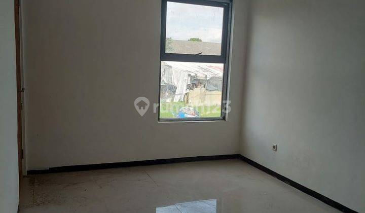 Rumah baru 2 lantai Taman Holis Indah 12