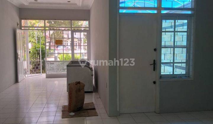 Rumah siap huni dan terawat di Taman Holis Indah 1