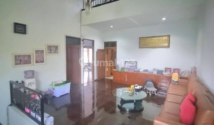 Rumah gaya klasik di Hegarmanah 2