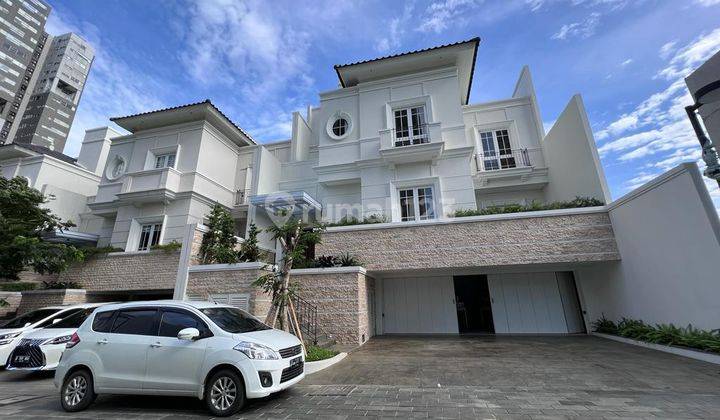 Town House Kebayoran Baru American Classic Dengan Lift Dan Kolam Renang Rp. 18 M 1