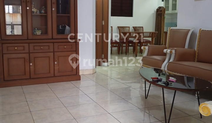 RUMAH NYAMAN 6 KAMAR TIDUR SEMI FURNISHED SIAP HUNI DI BENHILL 