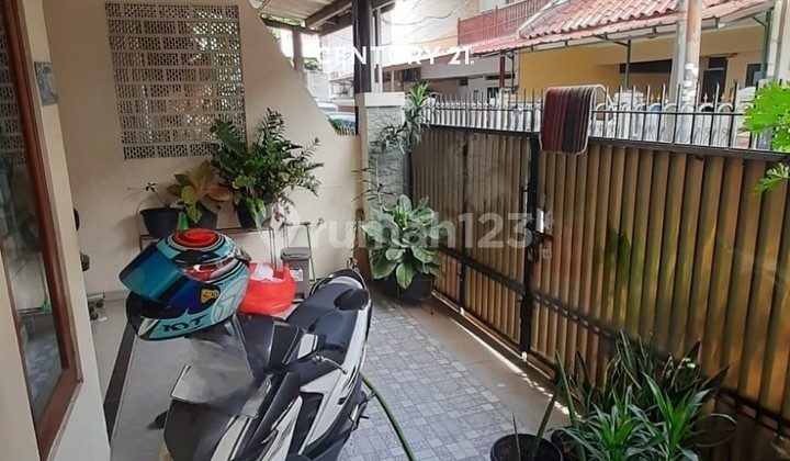 Dijual Rumah 2 Lantai Lokasi Sangat Strategis Di Rawamangun  2