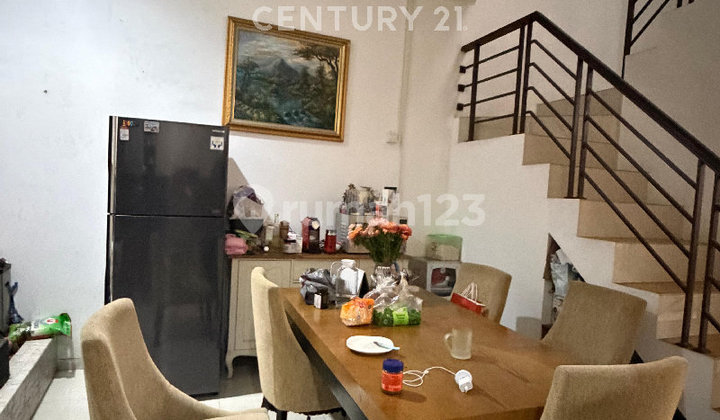 Rumah Cantik di Pulo Asem Rawangun Jaktim Lingkungan Nyaman