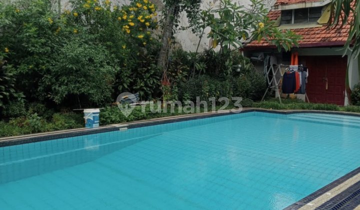 Nice House with Swimming Pool in Menteng, Central Jakarta