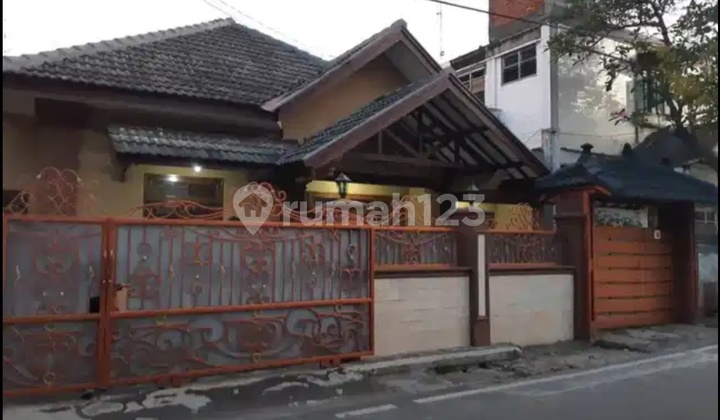 RUMAH DIJUAL DI MENTENG JAKARTA PUSAT DEKAT KE RS CIPTO
