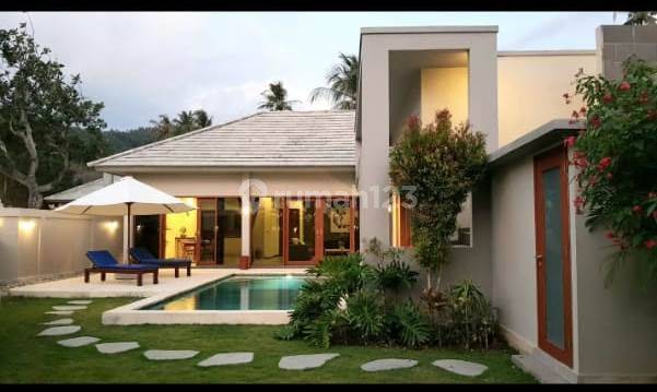 Villa Baru Dan Modern Lokasi Hanya 100 Meter Dari Pantai Stangi  1