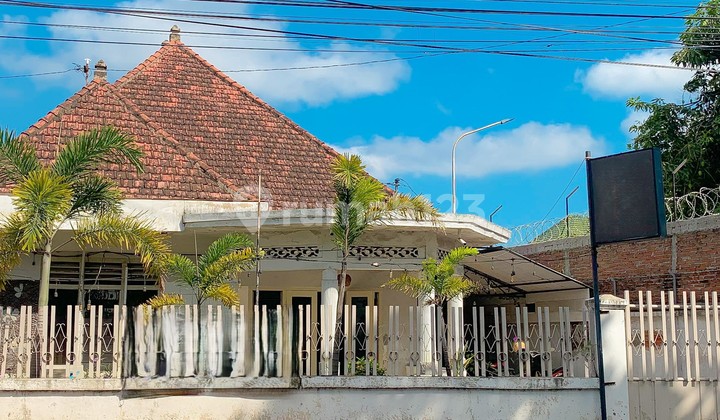 Rumah pinggir jalan Raya Mataram cocok untuk kantor atau city hotel  