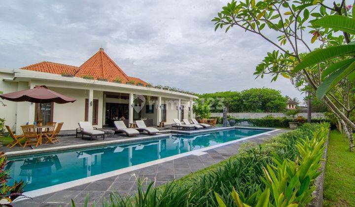 Villa Mewah Dan Luas di Pinggir Pantai Montong, Senggigi Batu Layar Lombok 1