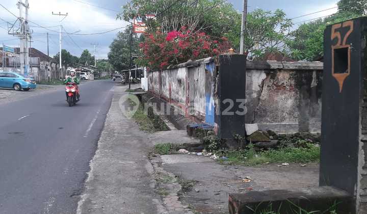 Rumah di Pinggir Jalan Raya Monjok Baru 1