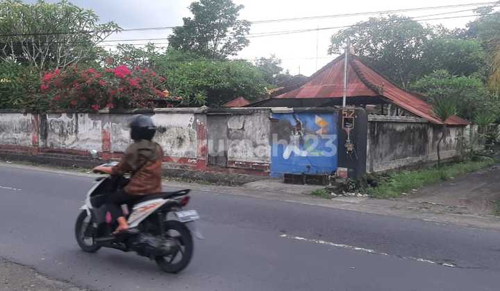 Rumah di Pinggir Jalan Raya Monjok Baru 3
