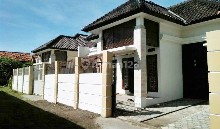 Rumah di Kompleks Meninting Dekat Jayakarta Hotel  1
