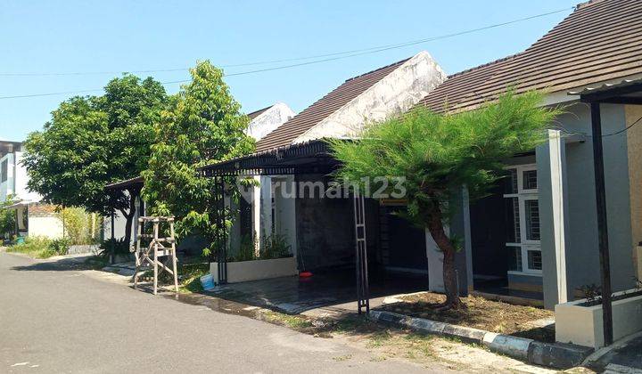 Rumah di Kompleks Pearl Garden Mataram 2