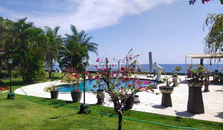 Villa Beach Front Edge of Air Sanih Beach Singaraja Bali  1