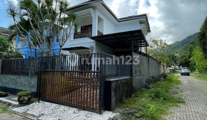 2-story house in the Central Senggigi tourist area 2-story house in the Central Senggigi tourist area