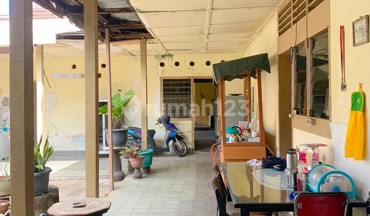 A house on the side of Mataram Road is suitable for an office or city hotel. 2