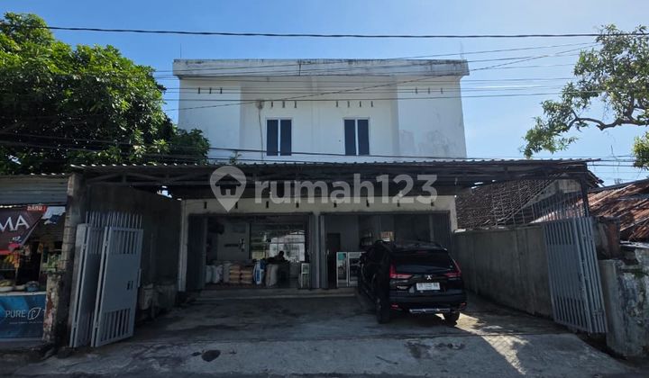 Toko dan Rumah di Pinggir Jalan Ampenan