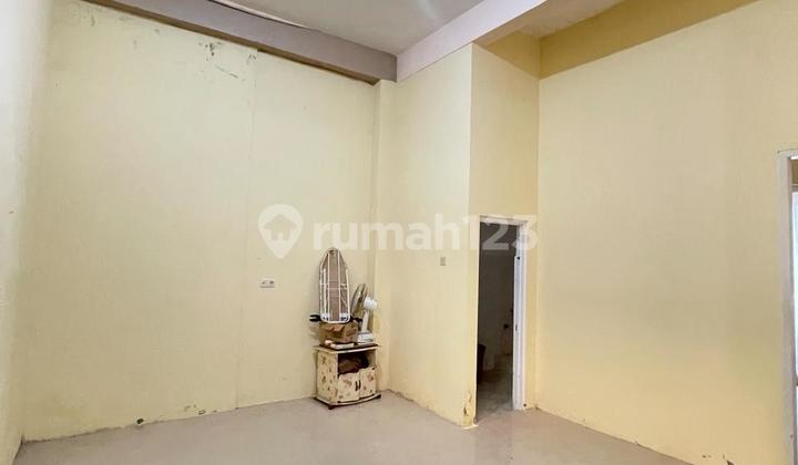 House in the Royal complex near sunsetland House in the Royal complex near sunsetland