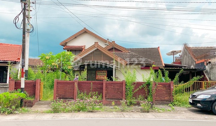 Rumah di kompleks Pagutan dekat RS Biomedika 