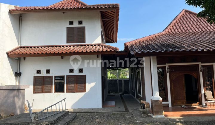 Villa on the side of Senggigi Road, Lombok Villa on the side of Senggigi Road, Lombok