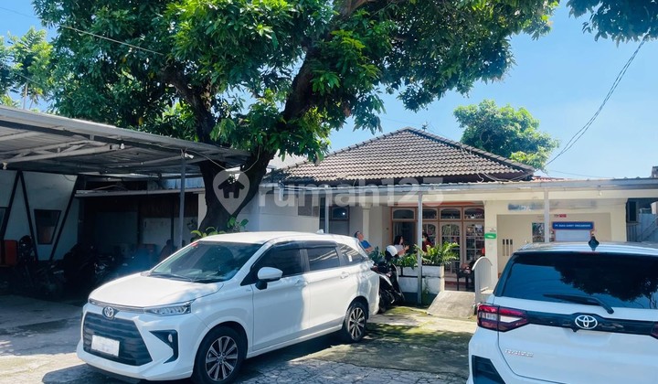 Rumah di Pinggir Jalan Sriwijaya Rumah di Pinggir Jalan Sriwijaya