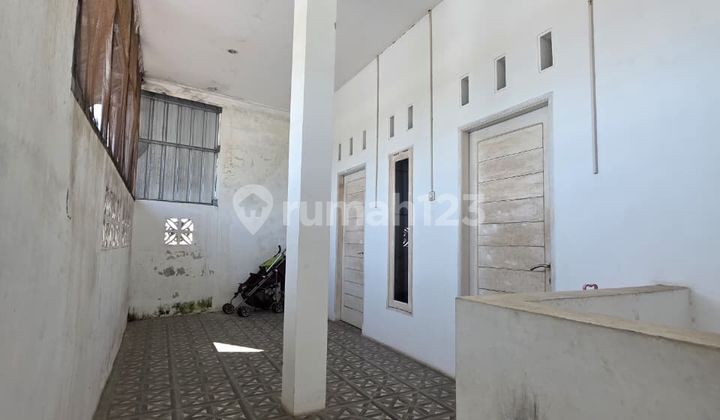 Shop and House on the Side of Ampenan Road 2