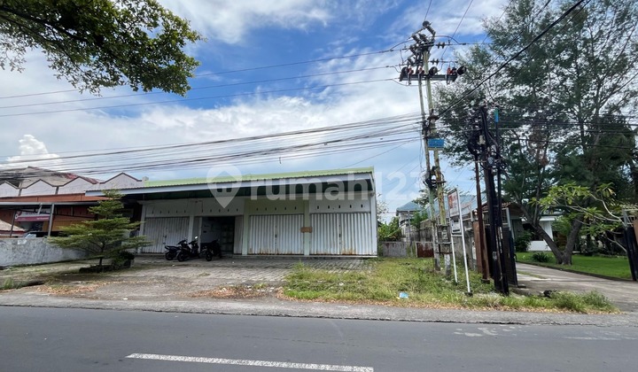 4 shop units and land on the roadside of West Montong Lombok. 1