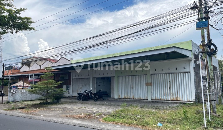 4 shop units and land on the roadside of West Montong Lombok. 2