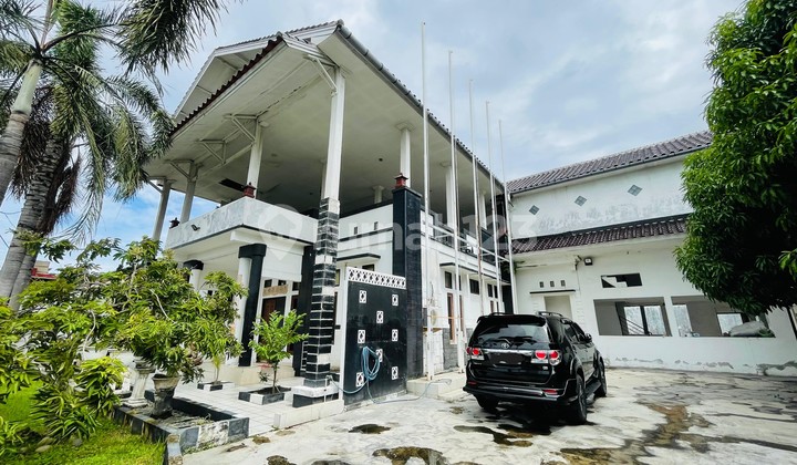 Large Yard House in Ampenan 2