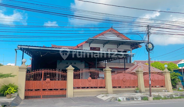 Rumah pinggir jalan kota Mataram 