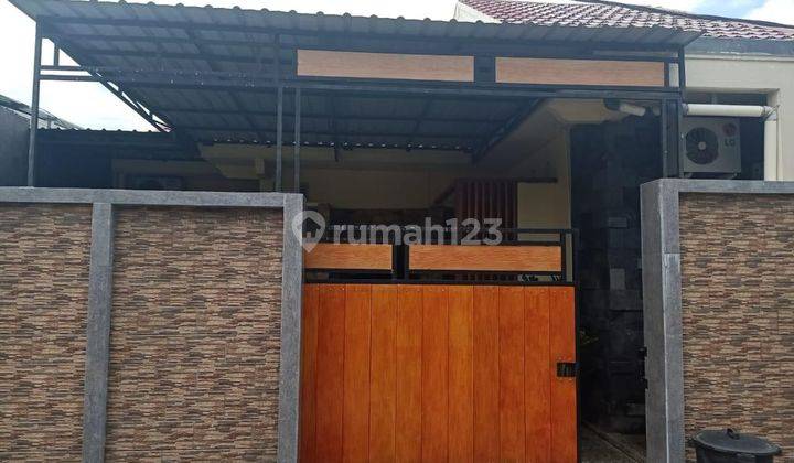 Rumah di Kompleks Perumahan Montong 2