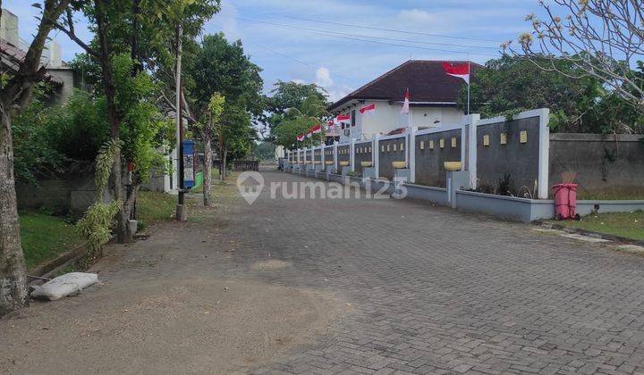 Rumah Lantai 2 di Kompleks Meninting Regency 2