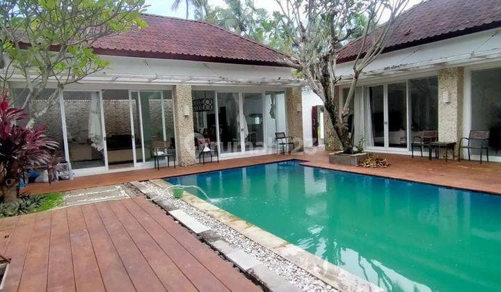 Villa Dengan Kolam Renang Pribadi di Sentral Senggigi  1