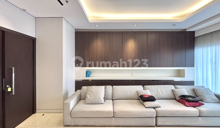 The Capital Residences Apartment 2 Bedrooms + 1 Walkin Closet Room, Furnished Fully Renovated 2
