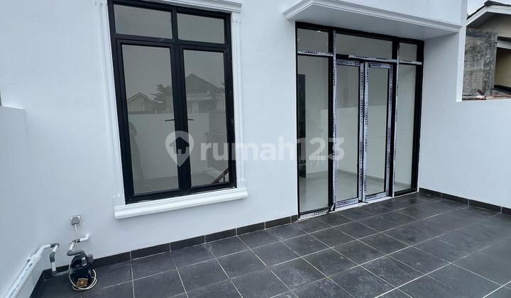 Classic Modern House in BSD Kencana Loka 2