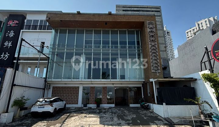 Tempat Usaha View Pantai Di Pantai Mutiara Jakarta Utara