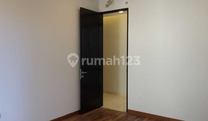 Brand New House in Emerald Cove Gading Serpong with Central Swimming Pool 2