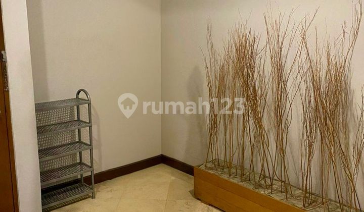 Apartment 3 BR Semi Furnished in Grand Tropic West Jakarta 2