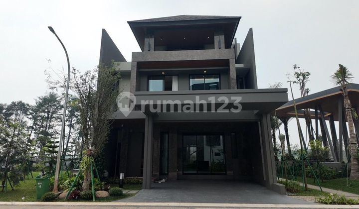 Rumah Mewah Premium 3 Lantai View Danau di Matera Lakeside Gading Serpong