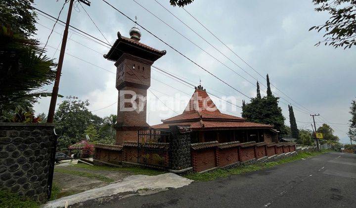 Villa Trawas dengan Kolam Renang 1